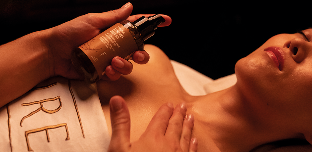 Relaxing Massage con Golden Radiance Body Oil